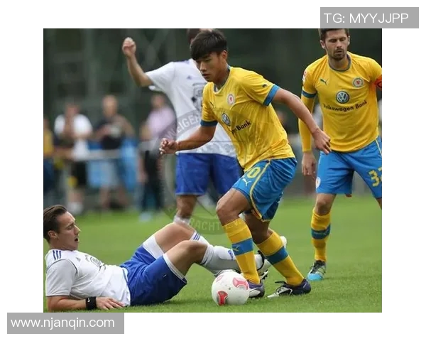 洛佩兹与亚当斯激战正酣谁能在这场对决中笑到最后