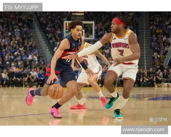 特雷杨引领新一代篮球风潮展现无限潜力与激情