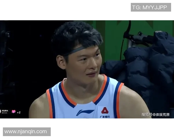 王哲林领衔中国篮球新篇章展现拼搏精神与团队协作的力量