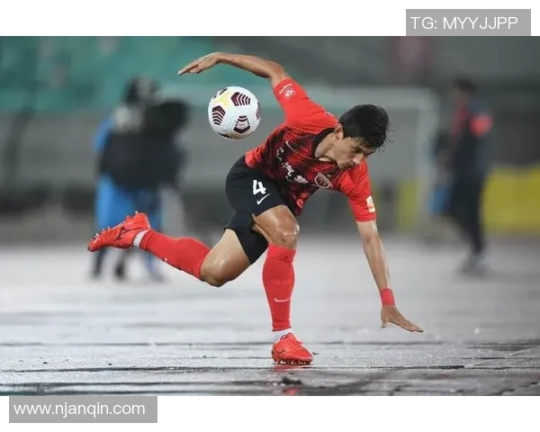 努涅斯在赛场上的精彩表现引发球迷热议与媒体关注的背后故事