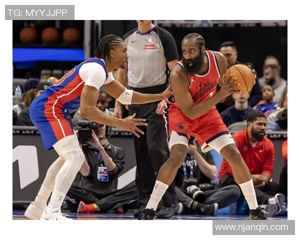 马刺与雷霆第六场激战回顾双方球员表现与战术分析