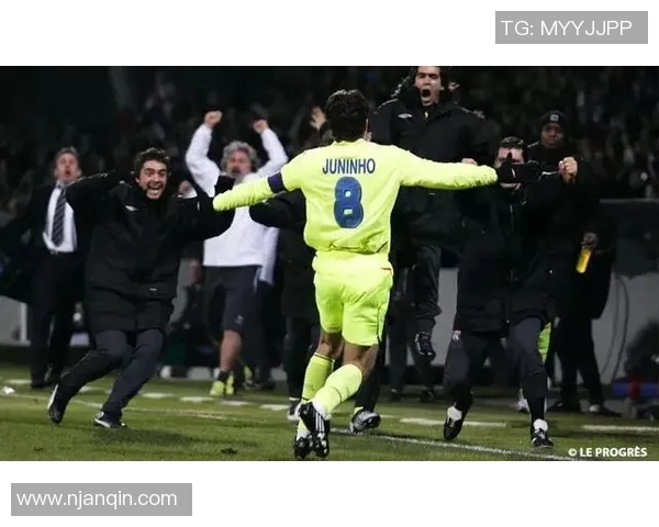 巴萨与巴黎激战裁判失业背后的争议与反思 巴萨与巴黎激战裁判失业背后的争议与反思