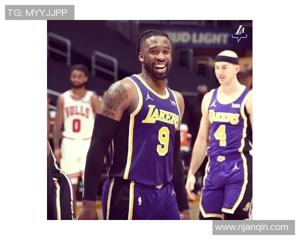 湖人对火箭精彩对决分析球员表现与战术策略全解析 湖人对火箭精彩对决分析球员表现与战术策略全解析